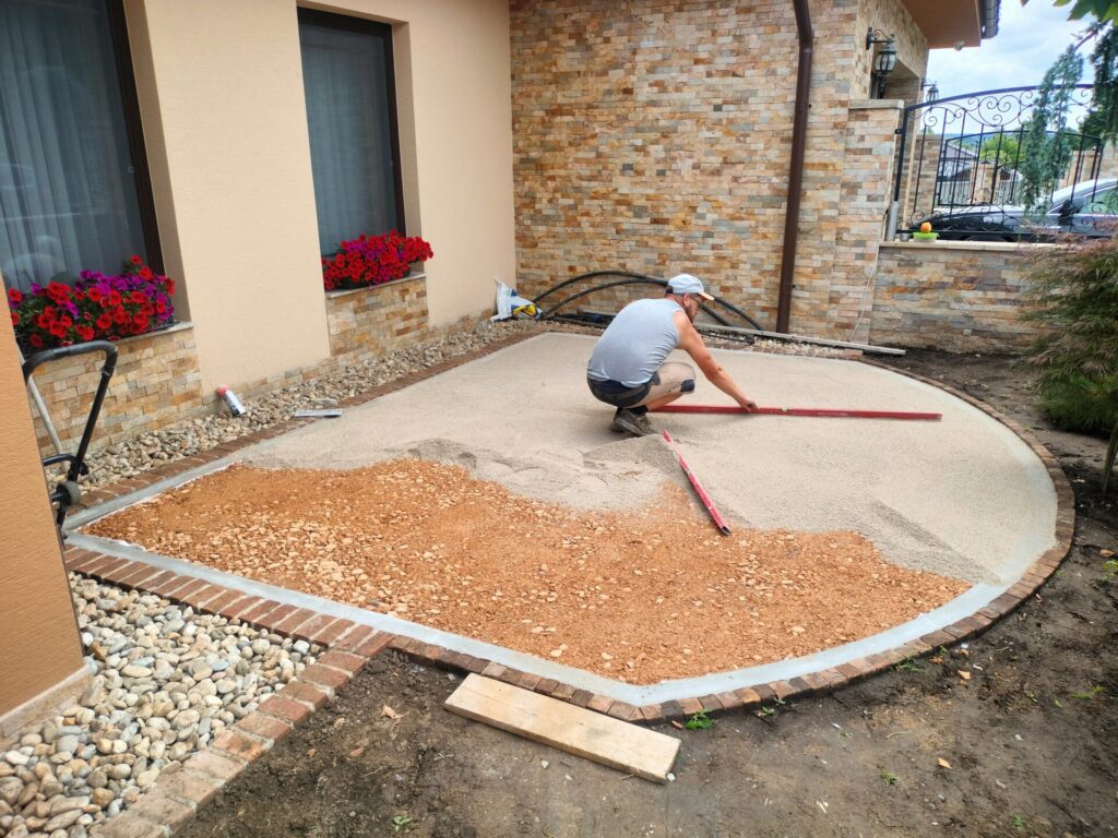 príprava lôžka pred montážou uelého trávnika